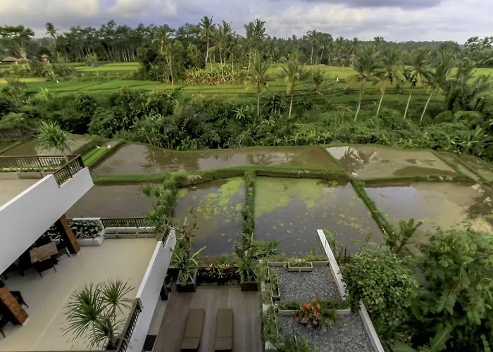 Puri Padma Hotel 3*