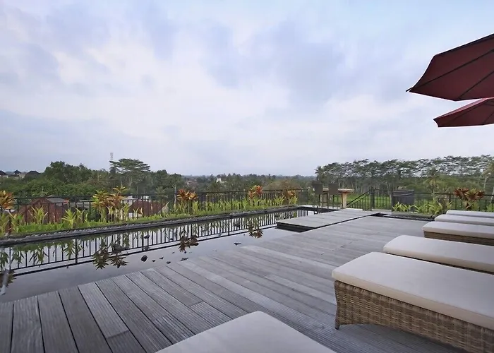 Hotel Puri Padma 3*